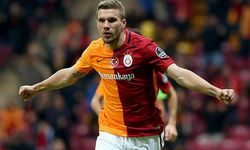Galatasaray’ın eski yıldızı Podolski'den depremzedelere bağış