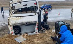 Sporcuları taşıyan midibüs devrildi! 11 yaralı