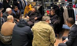 Erkam Yıldırım'ın elinde tespihle Erzurum Valisi Okay Memiş'in karşısında yayılarak oturması yeniden gündem oldu