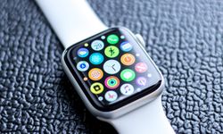 Apple Watch X’te katı hal düğmesi görebiliriz