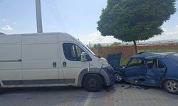 Otomobil kullanan 12 yaşındaki çocuk kamyonetle çarpıştı! Dört çocuk yaralandı