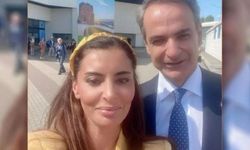 "Yunan adalarına gitmeyin" diyen Hande Fırat'tan Miçotakis'le selfie