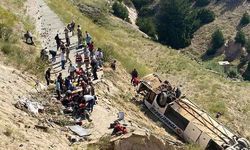 Kars’ta yolcu otobüsü şarampole yuvarlandı! 8 ölü, 22 yaralı