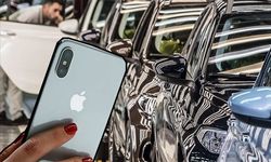 Emre Özpeynirci, Renault Clio ile yeni iPhone'nu kıyasladı! "Başka söze gerek yok"