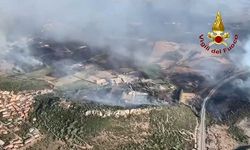 İtalya’daki orman yangını ikinci gününde! Kamp yerleri tahliye edildi