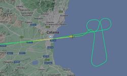 İniş yapamayan pilot sinirden gökyüzünde penis çizdi