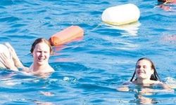 Güneşin ve denizin keyfini onlar çıkarıyor! 53 milyar dolarlık servetin varisi Bodrum'da tatilde