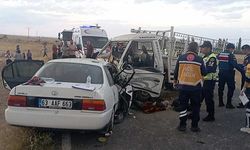 Karşı karşıya giden kamyonet ve otomobil çarpıştı: Bir ölü iki yaralı