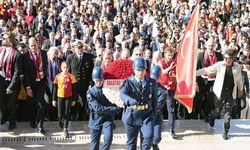 Galatasaray, Cumhuriyet’in 100. yılı anısına Anıtkabir’i ziyaret etti