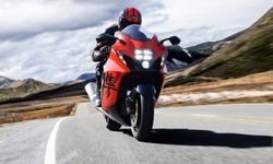 Sınırlı sayıda üretilen GSX1300R 25. Yıl,  satışa sunuldu