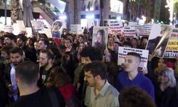 İzmir'de öğrencilerden protesto! "Ölmeye değil, okumaya geldik"