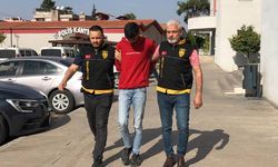 Mağazaya götürmesi gereken telefonları satan kargo çalışanı sevgilisine otomobil aldı