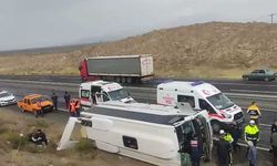 Kayseri'de yolcu midibüsü devrildi! 14 yaralı