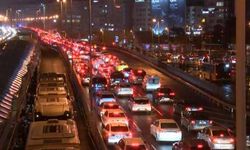 İstanbul'da trafik kilit! Yoğunluk yüzde 90'ı gördü