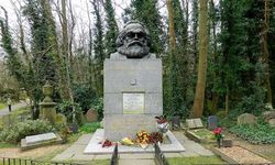 Karl Marx’ın mezarının yanına yeni mezarlar yapılıyor! İşte bedeli