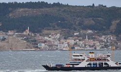 Çanakkale'de feribot seferlerine fırtına engeli