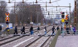 İsveç’te yük treni yolculara çarptı! Başka trenden inen üç kişi hayatını kaybetti