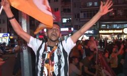 Beşiktaşlı taraftar Galatasaray'ın şampiyonluğunu kutladı