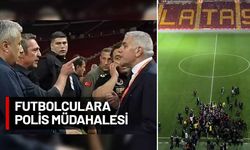 Derbi bitti gerginlik devam etti! Futbolcular ve yönetim sahaya çıkınca ortalık karıştı