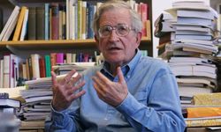 Noam Chomsky'den üzen haber! Konuşma ve yürüme yetisini kaybetti