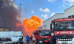 Gebze'de boya fabrikasında yangın kontrol altına alındı