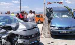 Burdur’da iki otomobil çarpıştı! Bir ölü, dokuz yaralı