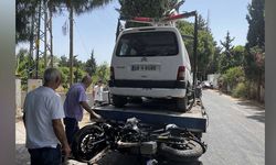 Motosikletteki 2 kişi feci kazada hayatını kaybetti