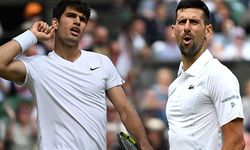 Alcaraz, Wimbledon'da Djokovic'i sürklase etti