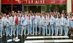 Olimpiyatlarda Türk takımının giysilerine 'Pijama' tepkisi