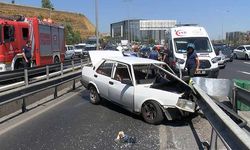 İstanbul’da trafiği kilitleyen kaza! Araç bariyere ok gibi saplandı