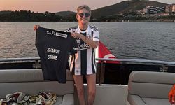 Ödül almak için Bodrum’a gelen Sharon Stone Beşiktaş forması giydi