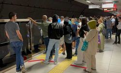 İstanbul'da metro arızalandı, yolcular içeride kaldı