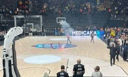 Sahaya patlayıcı maddeler atıldı! FIBA Kadınlar Süper Kupa'da Fenerbahçe - Beşiktaş maçı ertelendi!