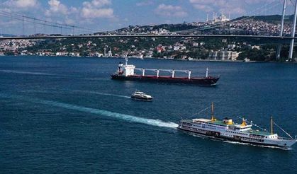 İstanbul Boğazı çift yönlü olarak gemi trafiğine kapatıldı