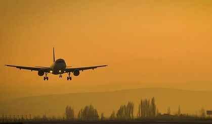Havada korku dolu anlar! Yolcu kabininde duman çıkan uçak acil iniş yaptı