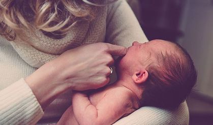 Doğum sonrası psikoza dikkat! "Oğlumu yatakta öldürdüğümü düşündüm"