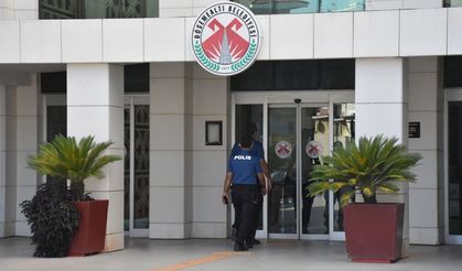 Döşemealtı Belediyesi'ne operasyon