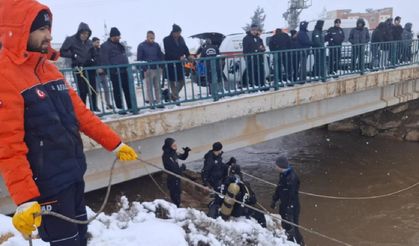 Otomobil kanala düştü! 3 çocuk hayatını kaybetti, baba hala aranıyor