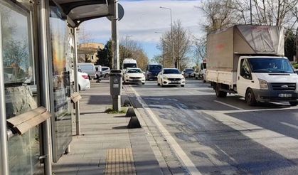 1 aylık bebeği durağa bıraktılar!