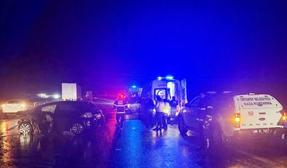 Aksaray'da 2 otomobil çarpıştı: 5 yaralı