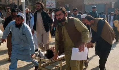Pakistan'da bombalı saldırı! 11 güvenlik görevlisi ve 1 çocuk öldü