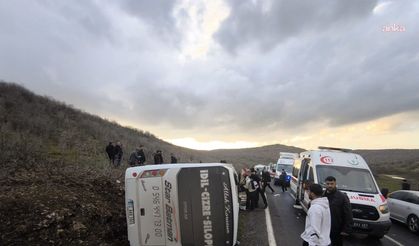 Mardin’de yolcu midibüsü devrildi: 25 yaralı