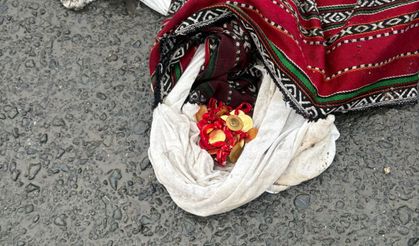 Esenyurt'ta işçilerin çöpte bulduğu 1 milyon 200 bin liralık altın sahibine teslim edildi