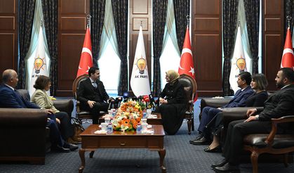 Siyasi partiler bayramlaştı