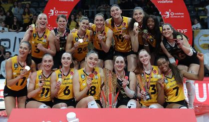 Sultanlar Ligi şampiyonu VakıfBank kupasını aldı