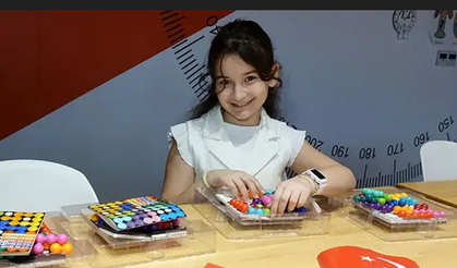 Matematik şampiyonu Lina, yeni zaferini okul saldırısında ölen öğrencilere armağan etti