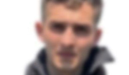 Kasımpaşa'da bankta oturan kişiyi 'yan baktın' diyerek bıçakladı