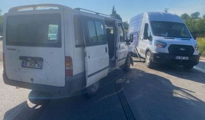 Minibüsler çarpıştı: 4 yaralı