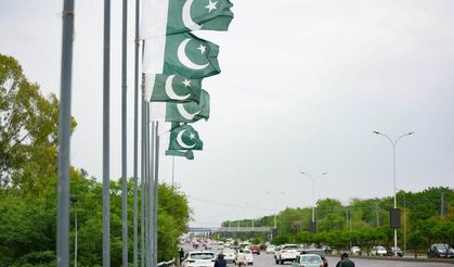Pakistan'da intihar saldırısı: 12 polis hayatını kaybetti