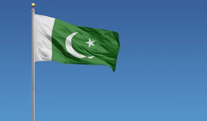 Pakistan'da yolcu otobüsü devrildi: 40 ölü